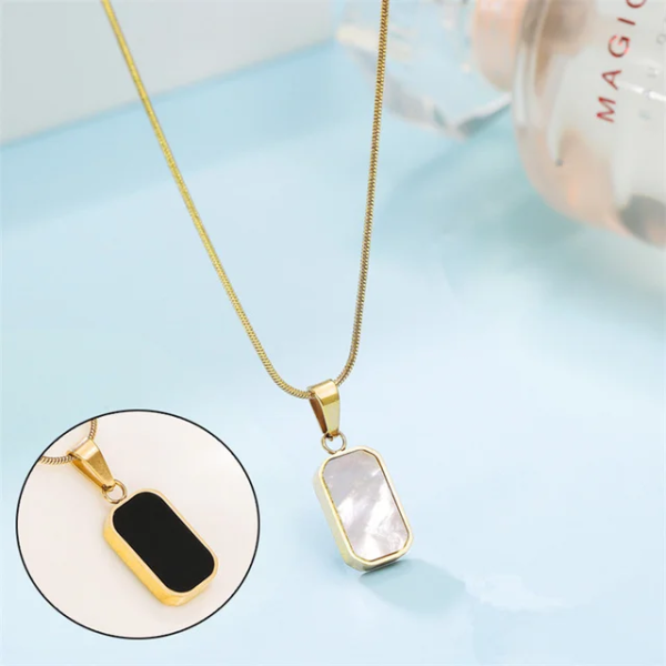 Noir pendant Necklace